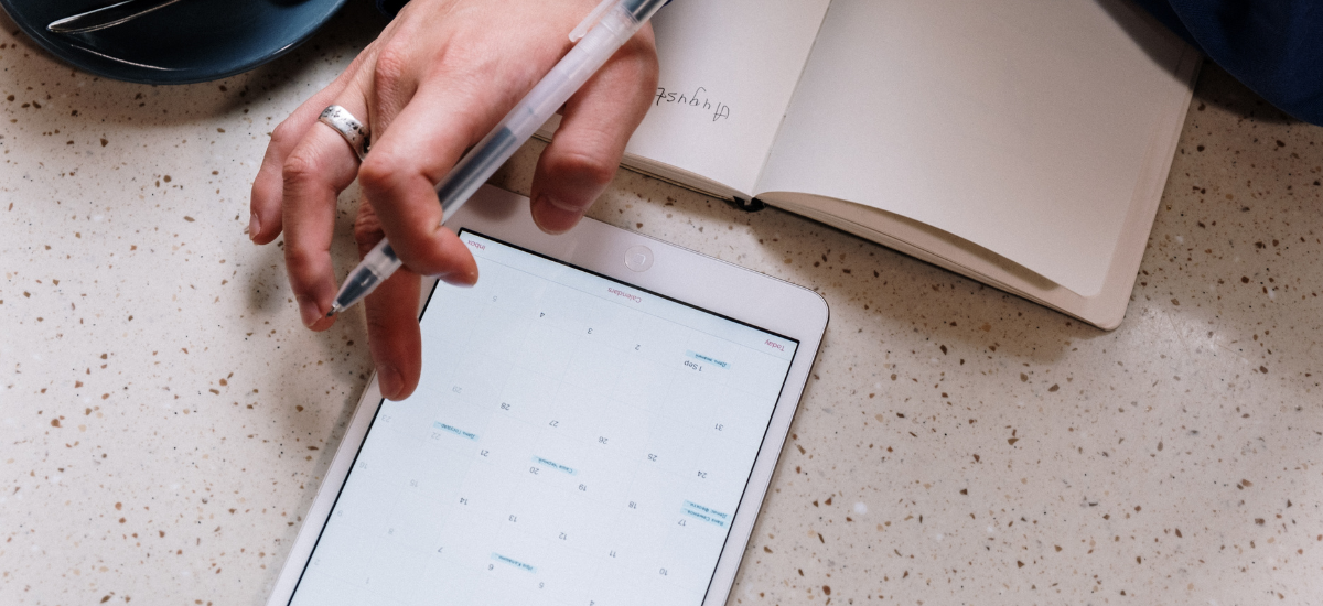 hand using calendar app on ipad