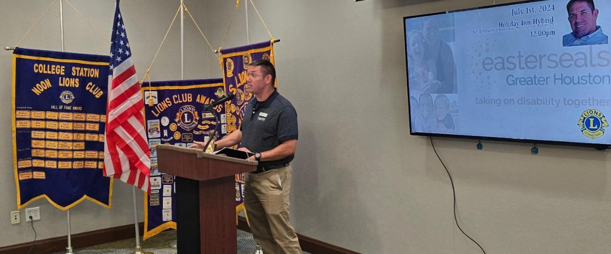 man standing at podium teaching veterans digital navigator skills