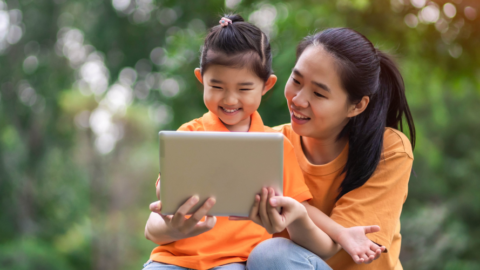child with mom using an ipad